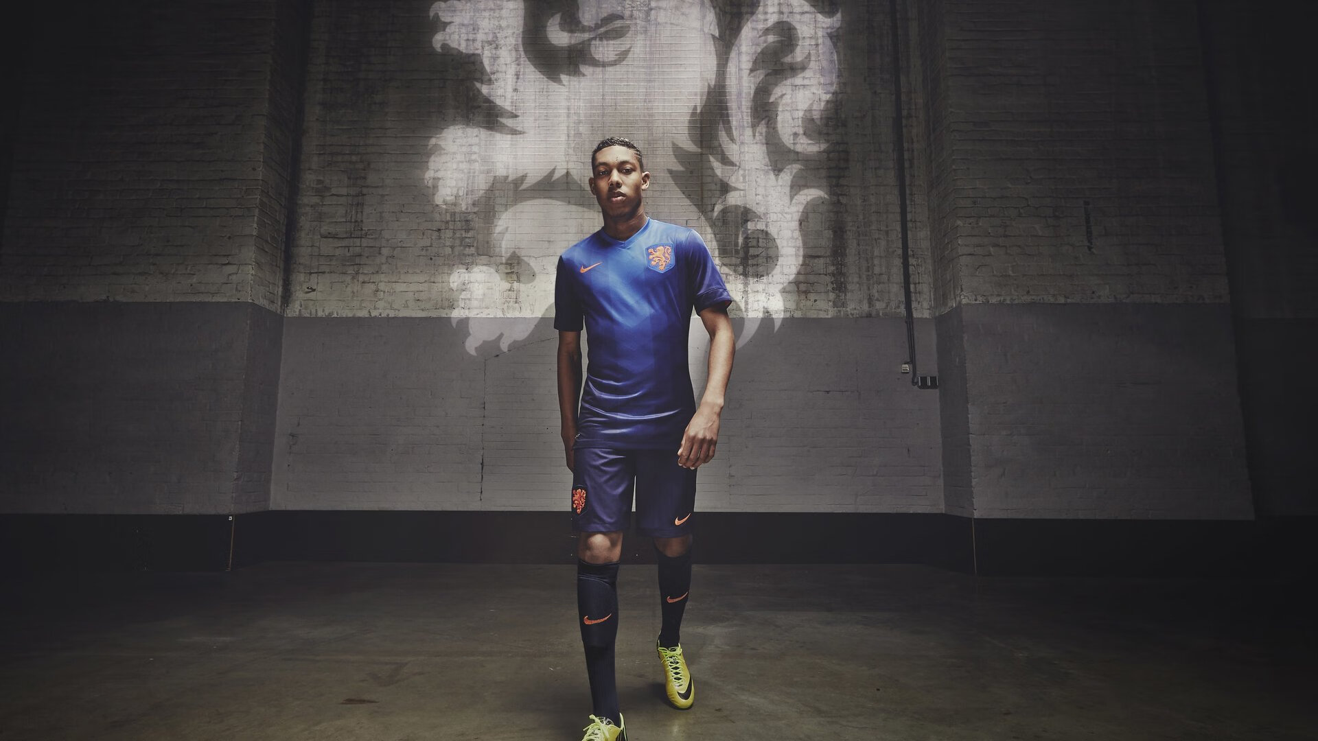 海纳证实:有一两家英超俱乐部有意孔帕尼,但现在他续约了,孔帕尼告别赛